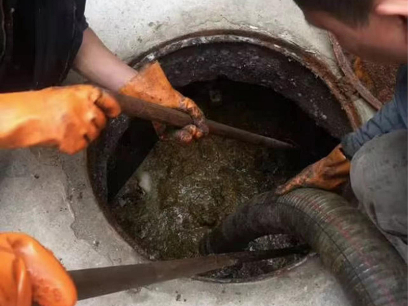 雅星镇清理化粪池时如何避免沼气的危害?